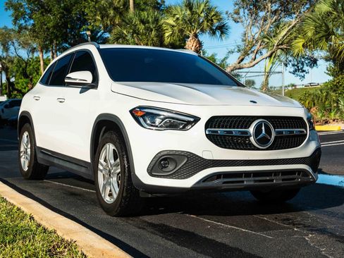 Used 2022 Mercedes-Benz GLA 250 4MATIC w/ Premium Package image 4