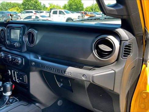 Used 2019 Jeep Wrangler Sport AWD/4WD image 11