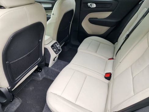 Used 2025 Volvo XC40 B5 Ultra w/ Climate Package image 34