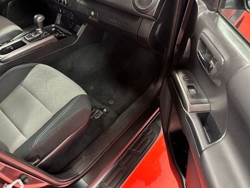 Used 2022 Toyota Tacoma TRD Sport AWD/4WD image 15