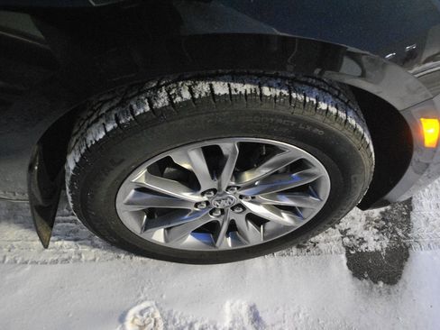 Used 2024 Buick Enclave Avenir w/ Avenir Technology Package image 32