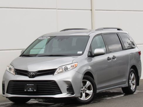 Used 2020 Toyota Sienna L FWD image 1
