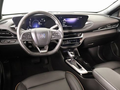 Used 2025 Buick Envista Avenir image 2