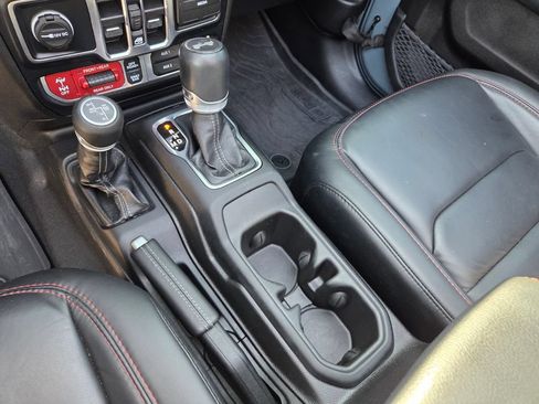 Used 2024 Jeep Wrangler Unlimited Rubicon AWD/4WD image 26