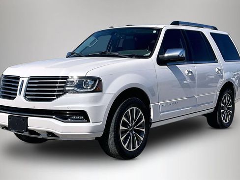 Used 2017 Lincoln Navigator Select RWD image 2