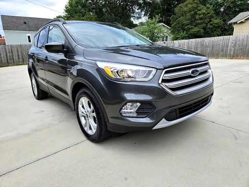 Used 2019 Ford Escape SEL image 3