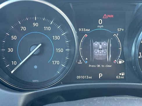 Used 2017 Jaguar XE image 18