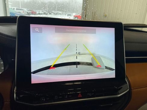 Used 2024 Jeep Compass Limited image 4