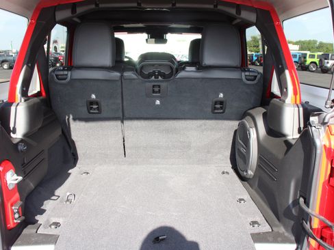 New 2025 Jeep Wrangler Sahara image 24