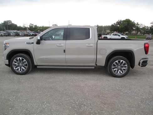 New 2026 GMC Sierra 1500 Denali w/ Denali Reserve Package AWD/4WD image 11