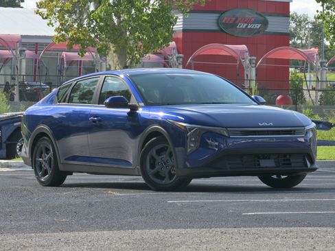 Used 2025 Kia K4 FWD image 2