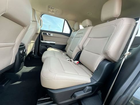 Used 2023 Ford Explorer XLT w/ Equipment Group 202A AWD/4WD image 19
