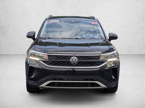 Used 2022 Volkswagen Taos SE FWD image 2