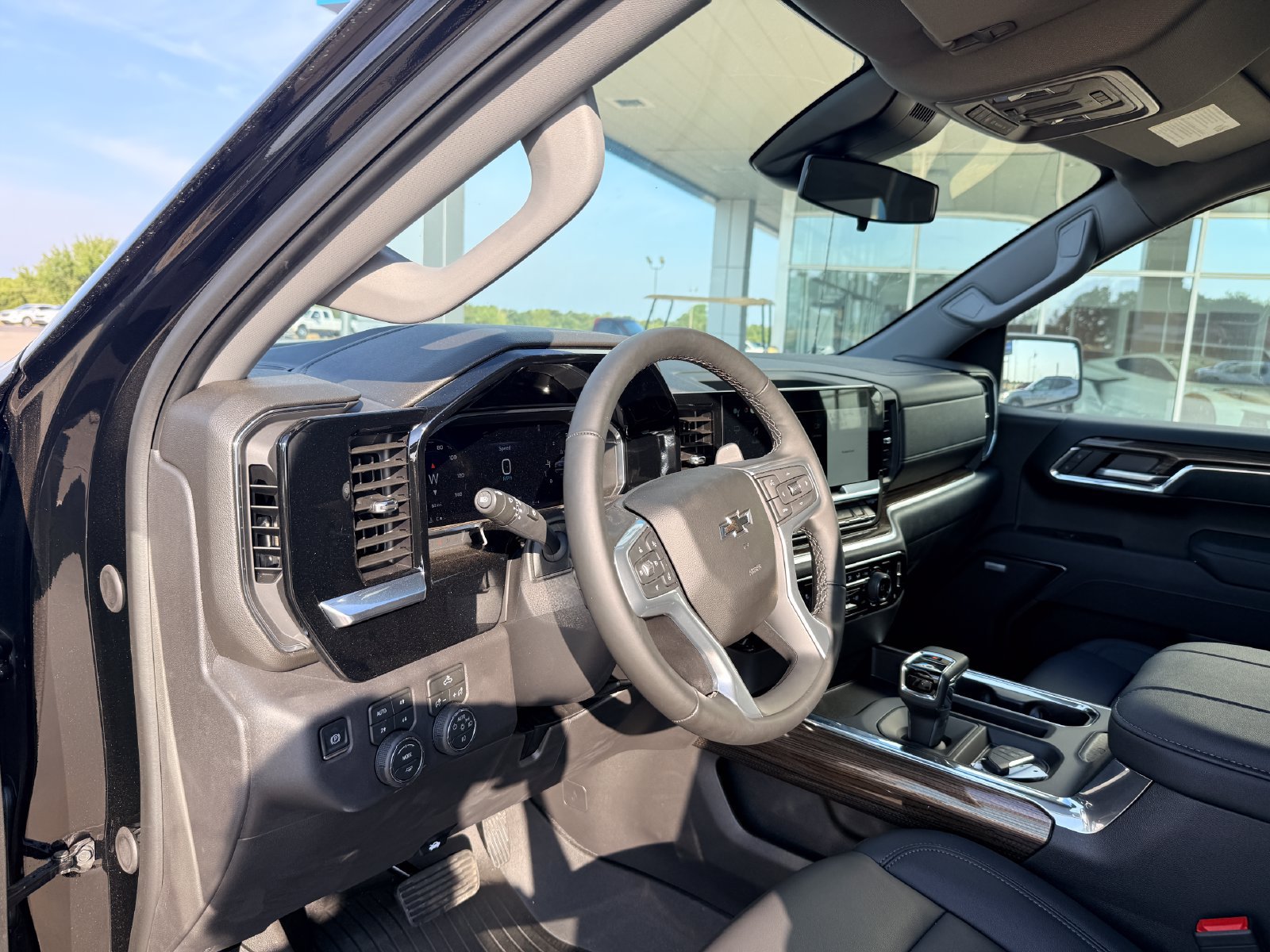 New 2026 Chevrolet Silverado 1500 RST w/ Dark Appearance Package AWD/4WD image 14
