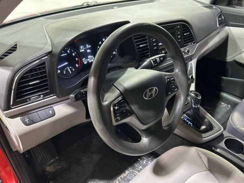 Used 2018 Hyundai Elantra SE image 18