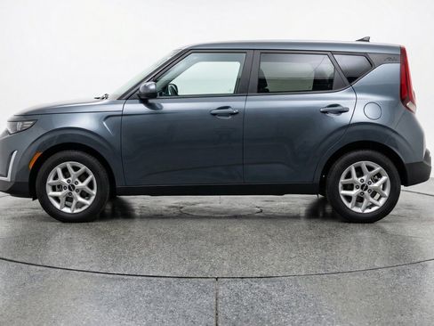 Used 2025 Kia Soul LX w/ LX Technology Package FWD image 5