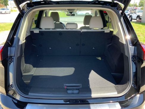 Used 2025 Nissan Rogue SV AWD/4WD image 12
