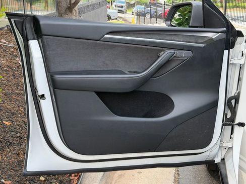 Used 2023 Tesla Model Y Long Range AWD/4WD image 28
