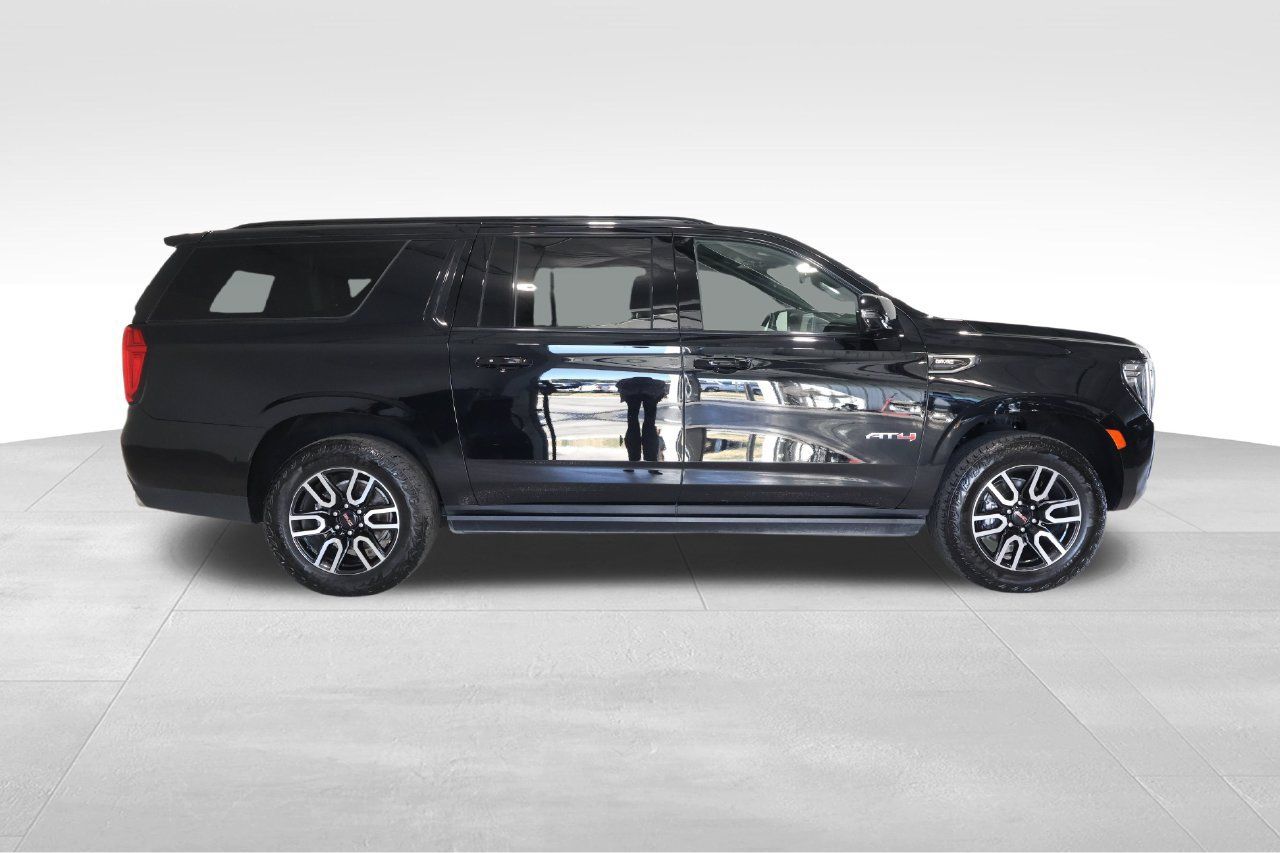 Used 2024 GMC Yukon XL AT4 w/ AT4 Premium Plus Package AWD/4WD image 5