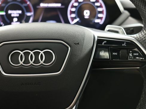 Used 2022 Audi e-tron GT Prestige image 30