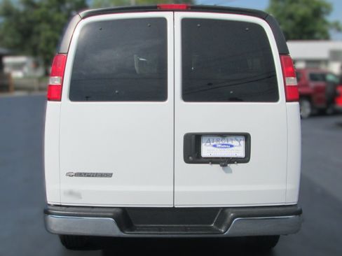 Used 2017 Chevrolet Express 3500 LT w/ LT Preferred Equipment Group RWD image 8