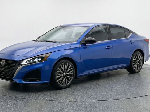 Used 2025 Nissan Altima 2.5 SV image 3