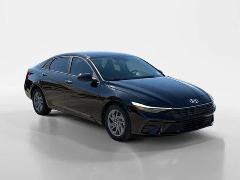 Certified 2024 Hyundai Elantra SEL FWD image 7
