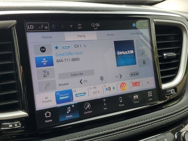 Used 2024 Chrysler Pacifica Limited FWD image 18