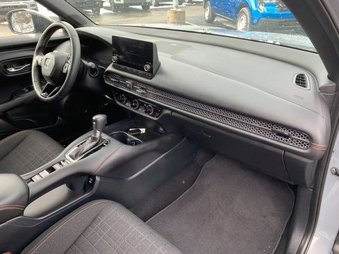 Used 2024 Honda HR-V Sport image 11
