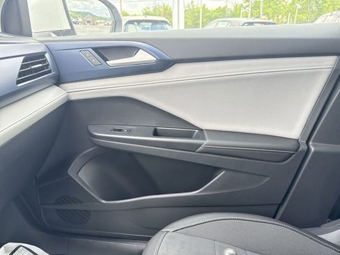 New 2024 Volkswagen Taos SE AWD/4WD image 23