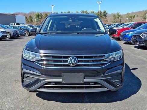 Certified 2024 Volkswagen Tiguan SE w/ Panoramic Sunroof Package AWD/4WD image 2