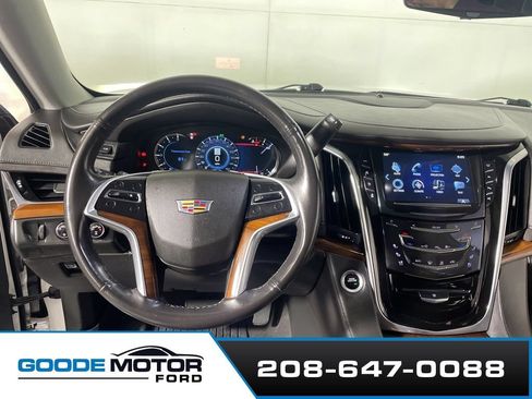 Used 2019 Cadillac Escalade Premium Luxury AWD/4WD image 12