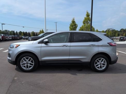 Used 2024 Ford Edge SEL w/ Convenience Package AWD/4WD image 2
