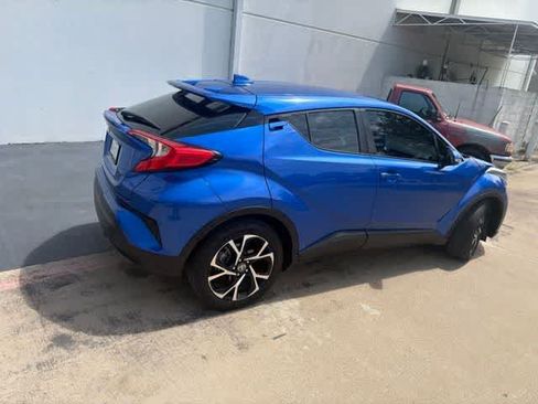 Used 2021 Toyota C-HR XLE FWD image 4