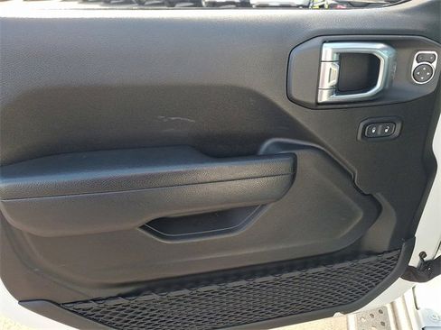 Used 2021 Jeep Wrangler Unlimited Rubicon image 12