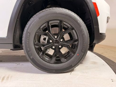 New 2025 Jeep Grand Cherokee L Altitude AWD/4WD image 9