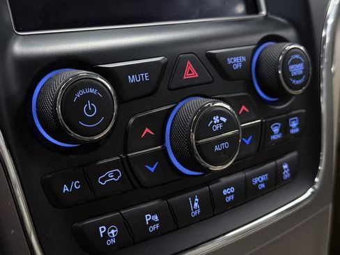 Used 2018 Jeep Grand Cherokee Overland image 52