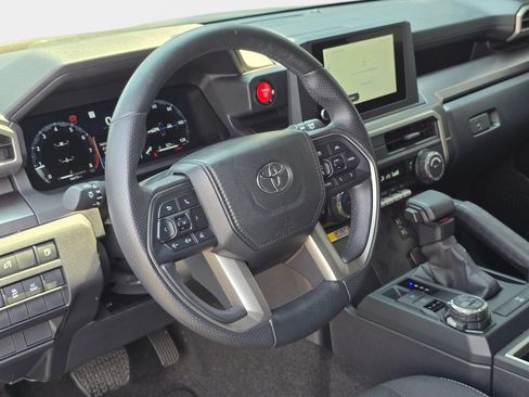 Used 2025 Toyota 4Runner TRD Off-Road AWD/4WD image 18