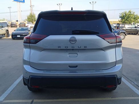 Used 2024 Nissan Rogue S FWD image 8