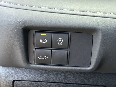 Used 2024 Toyota Highlander XLE image 25