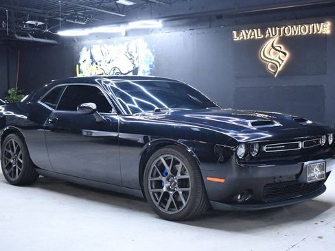 Used 2018 Dodge Challenger R/T w/ Driver Convenience Group RWD image 17