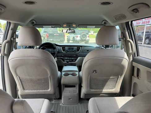 Used 2017 Kia Sedona L FWD image 12
