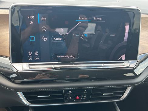 Used 2025 Volkswagen Atlas SE image 14