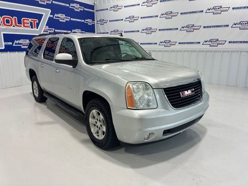 Used 2010 GMC Yukon XL SLT w/ SLT-2 Equipment Package AWD/4WD image 9