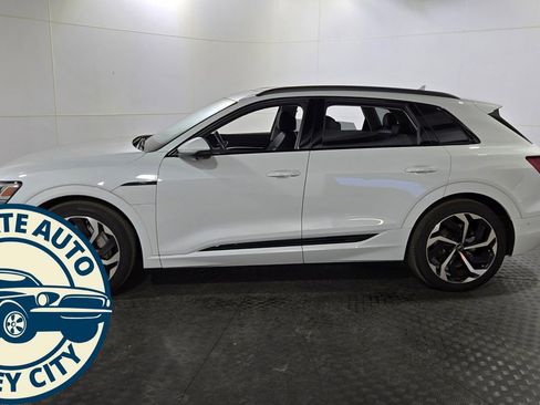 Used 2024 Audi Q8 e-tron Premium Plus AWD/4WD image 4