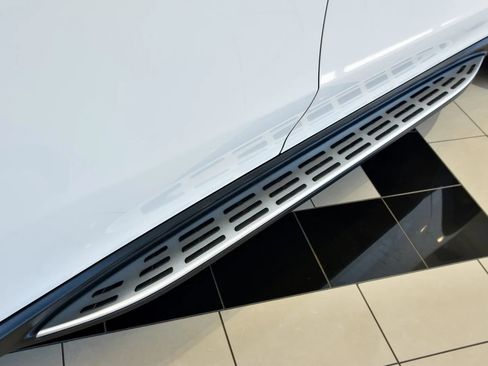 Used 2024 Mercedes-Benz GLE 350 4MATIC image 9