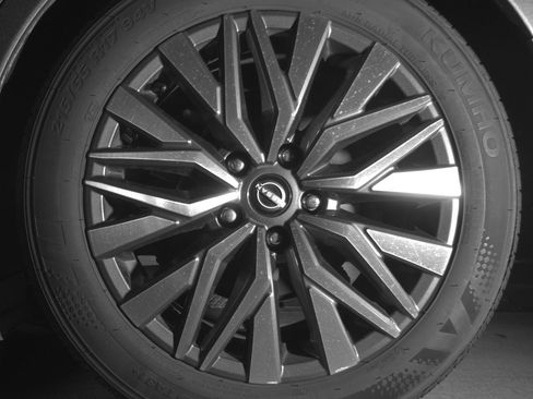 Used 2025 Nissan Altima 2.5 SV FWD image 14