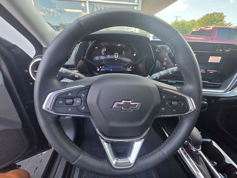 Used 2025 Chevrolet Trax ACTIV w/ Sunroof Package FWD image 17