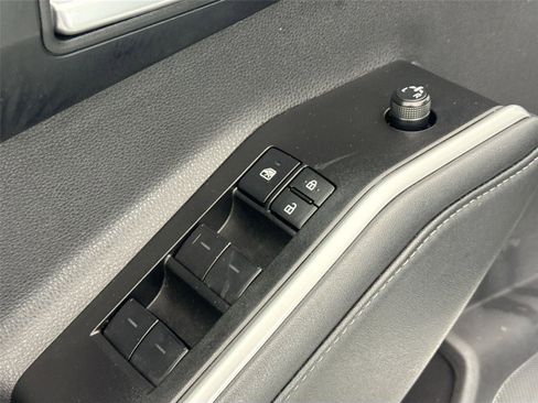 Used 2025 Toyota Highlander XLE AWD/4WD image 29