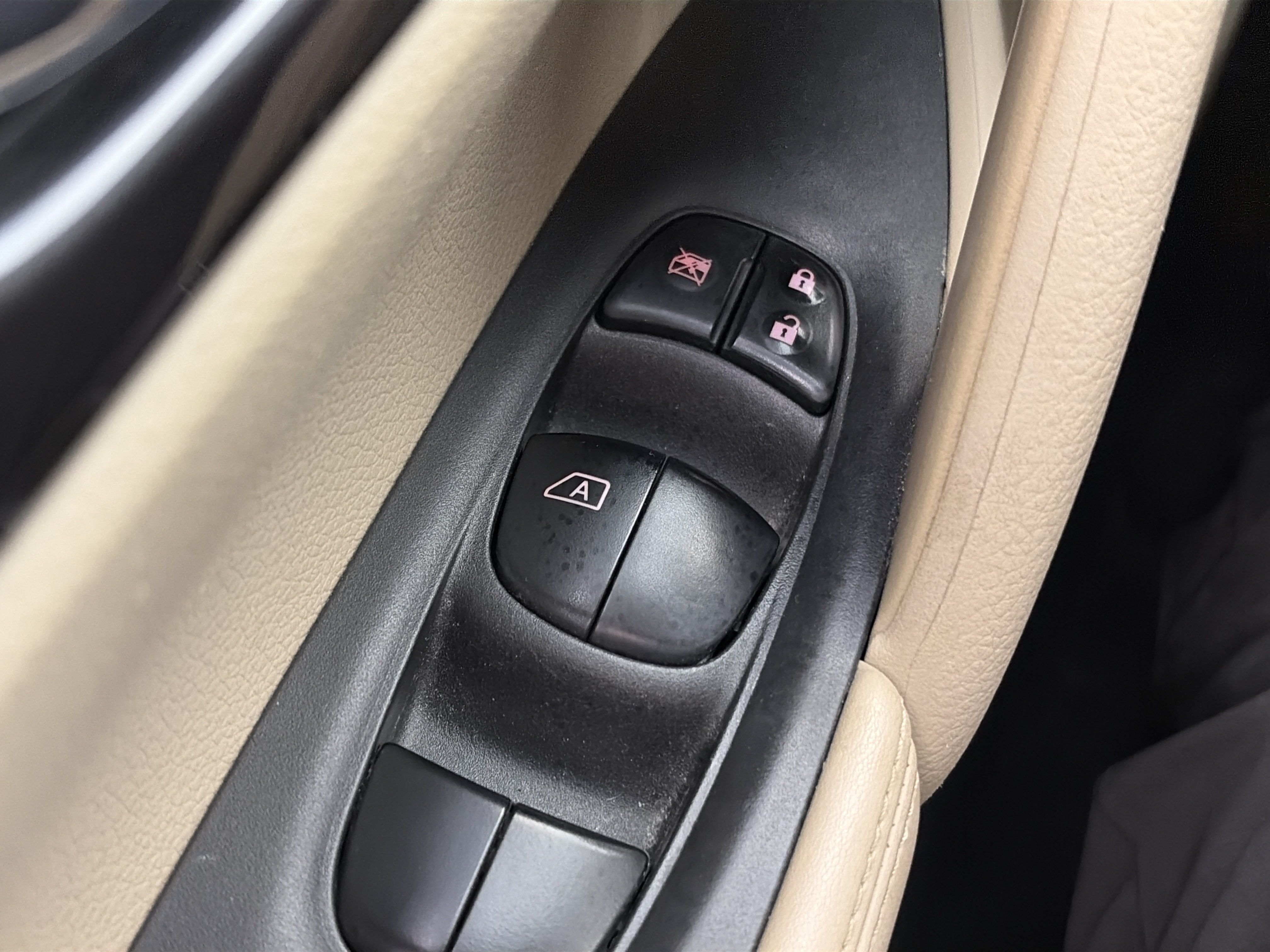 Used 2018 Nissan Rogue SV FWD image 29